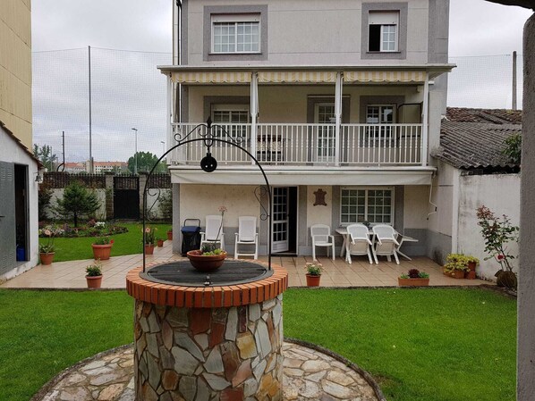 Casa con jardin privado en el centro de Monforte de Lemos