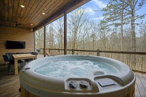 Hot Tub Oasis: Soak in luxury with forest views and outdoor dining—your relaxation awaits!