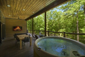 Outdoor Retreat: Enjoy meals under the stars or unwind in the hot tub surrounded by nature!