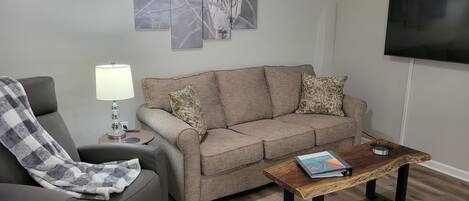 Living room with Queen sleeper sofa 