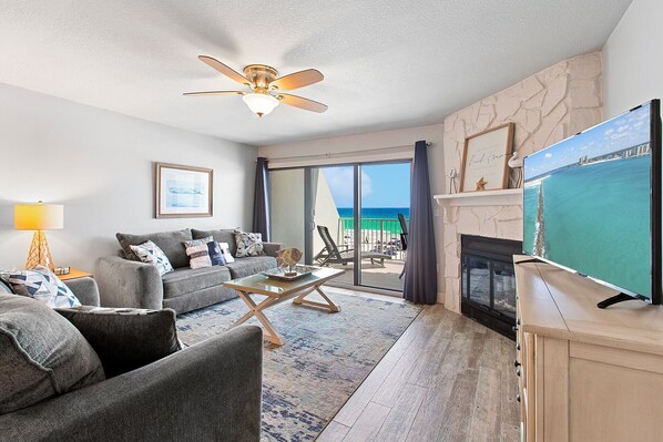01-Townhomes-at-Crystal-Beach-Living