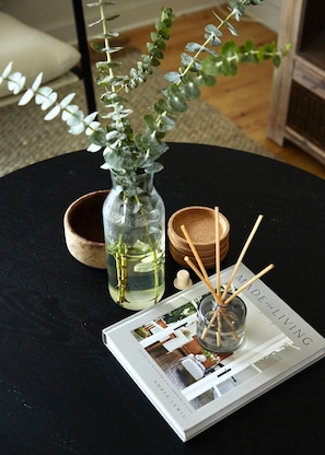 Living room plant and scented centerpiece