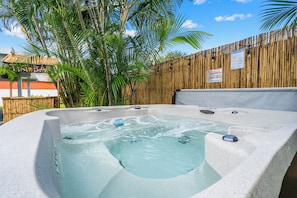 Bain à remous extérieur