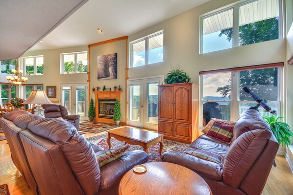 Ararat Vacation Rental | 3BR | 2BA | 1 Step Required for Entry | 2,500 Sq Ft