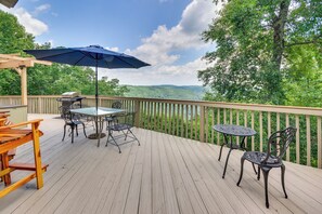 Deck | Mountain View | Gas Grill | Pergola | Swing Chair