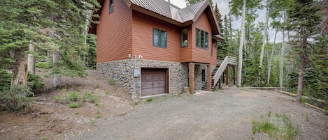Beaver Vacation Rental | 3BR | 2BA | Stairs Required | 1,800 Sq Ft