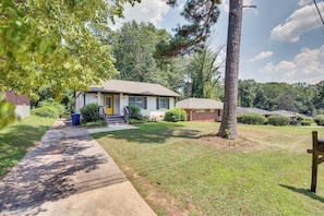 Exterior | 4 Mi to Downtown