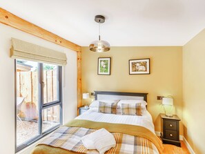 Double bedroom | Rhosyn - The Secret Garden, Llagadfan, Welshpool