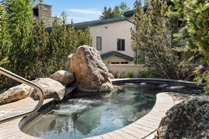 Enjoy the beautiful community pool & hot tub after a day of skiing.