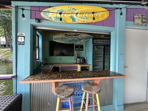 Mini Bar at the Dock Area to Add Highlight To Your Lake Experience