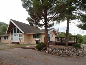 Front entry with parking (02 of 26)