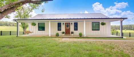 Altavista Vacation Rental | 3BR | 2BA | 1,000 Sq Ft | 2 Steps Required