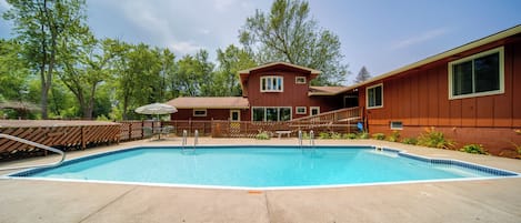 Conneaut Vacation Rental | 4BR | 4.5BA | 3,200 Sq Ft | Step-Free Access