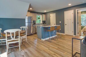 Dining Area | Dishware/Flatware