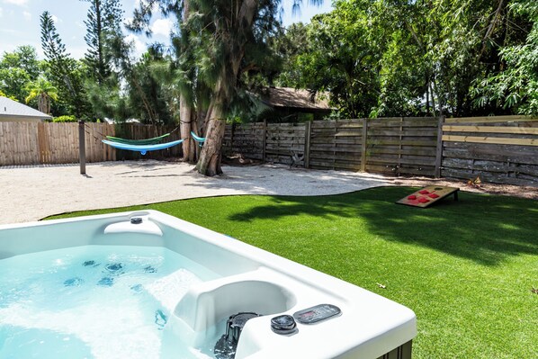 Outdoor spa tub