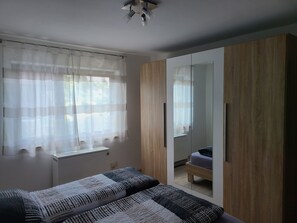 Ferienwohnung, 69 qm, 1 Schlafzimmer, 1 Wohnzimmer, max. 4 Personen-Ferienwohnung am Südhang