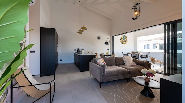 Luxury Apartment for Rent in Curacao with Two-bedrooms and Pool Access, Photo 4
