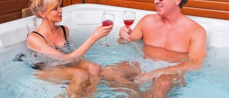 Hot Tub Lodge 2 - Percy Wood Country Park, Morpeth