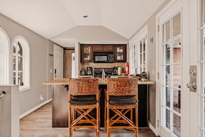 Bright Oak Cabin, Green Valley Lake by Rather Be Properties