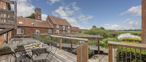 Water Mill House, Burnham Overy Staithe: Decked patio with views over the river