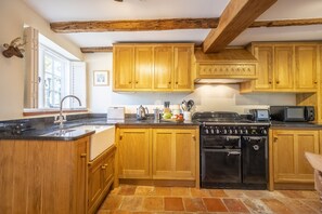 Owl Cottage, Stiffkey: A well equipped country style fitted kitchen