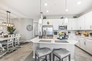 Breakfast Bar, Open Floorplan to Compliment Dining Area