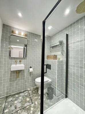 Start your daily routine with our spacious walk-in shower, perfect for a refreshing start to the day.