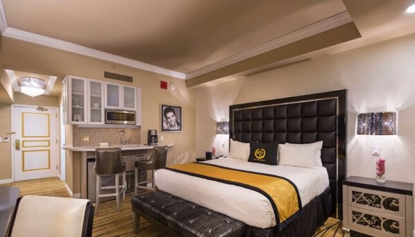 Studio Suite with Breakfast bar