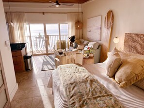 Relaxing luxury in this oceanfront studio vacation rental with f