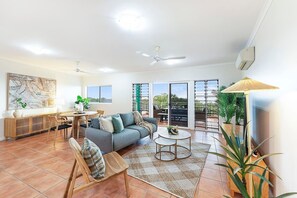 Enjoy a fluid connection between the open-plan living area and the balcony, allowing you to invite in the refreshing outdoor breeze as you please.