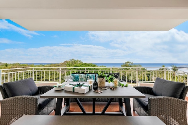 A spacious outdoor table, perfect for casual alfresco dining, provides a delightful spot to savour your meals while soaking in the Darwin sunsets and sea views.