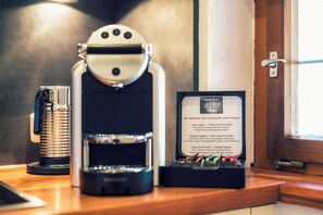 Kaffee und/oder Kaffeemaschine
