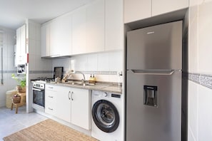 Our modern kitchen counts with all the amenities you might need during your stay, like a stove, oven, fridge, toaster and even a washing machine, perfect for longer stays #practical #airbnb