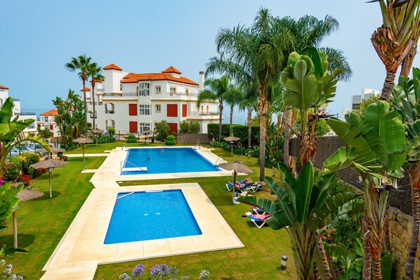 Swimming pool