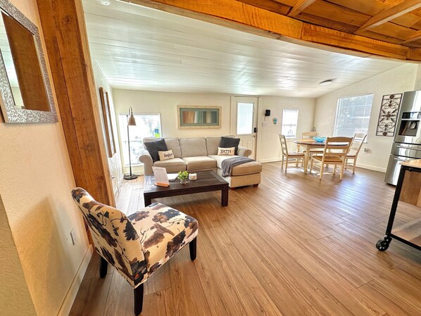 Spacious living room & kitchen!