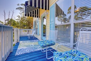 Private Front Porch | Seating