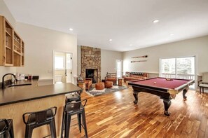"The Lodge" Living Room