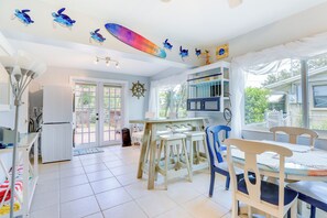 Dining Area | 1-Story House | Central A/C | 3 Mi to Crescent Beach