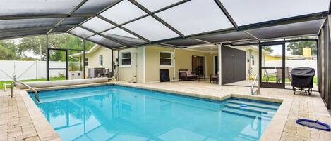 Sarasota Vacation Rental | 3BR | 2BA | 1,200 Sq Ft | Half Step Required