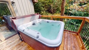 Hot Tub / whirlpool bath (Outdoor)
