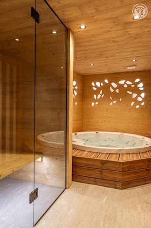 Indoor spa tub