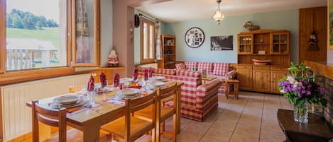 Salle à manger, Table avec deux rallonges adaptables