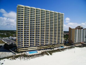 Experience the essence of coastal living—where the sea meets serenity!