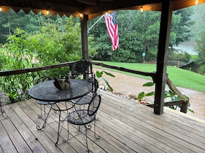 Enjoy lake view meals under the fan on the front porch. 