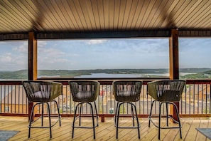 Panoramic lake and mountain views