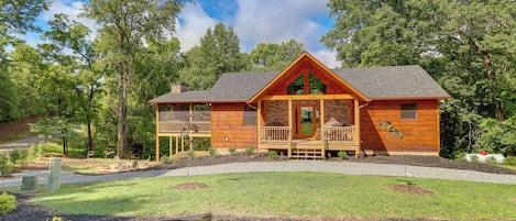 Mineral Bluff Vacation Rental | 3BR | 2.5BA | 2,600 Sq Ft | 3 Steps to Enter