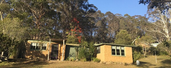 Hand built Tallarook Cottage