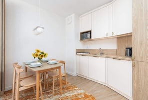 Fully equipped kitchenette with an induction hob, fridge with freezer, coffee machine, dishwasher, electric kettle