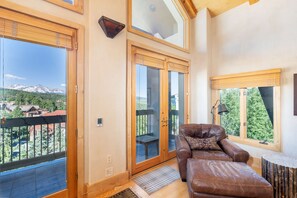 2.2-centrum-penthouse-mountain-village-living-deck1
