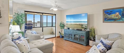 Oceanfront Penthouse #11B| Living Room